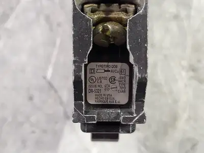 NEW SQUARE D QOB120