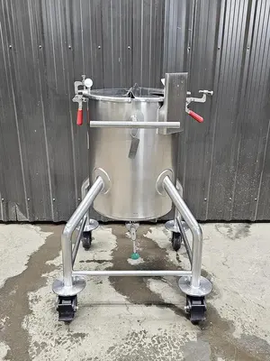 Used LEE INDUSTRIES INC. 25 "DBT" Stainless Steel Tanks Quebec CA | Carter-Wilson Equipment Services #914520