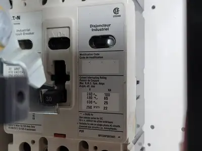 USED EATON CUTLER-HAMMER SVX015A1-5A4N1