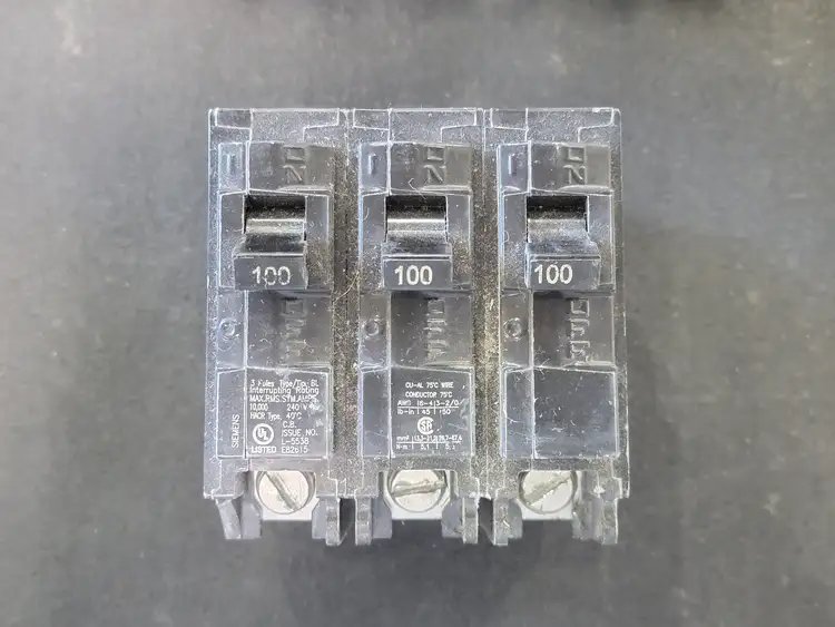 Used SIEMENS B3100 Switchgears British Columbia CA | Lenmark #243610