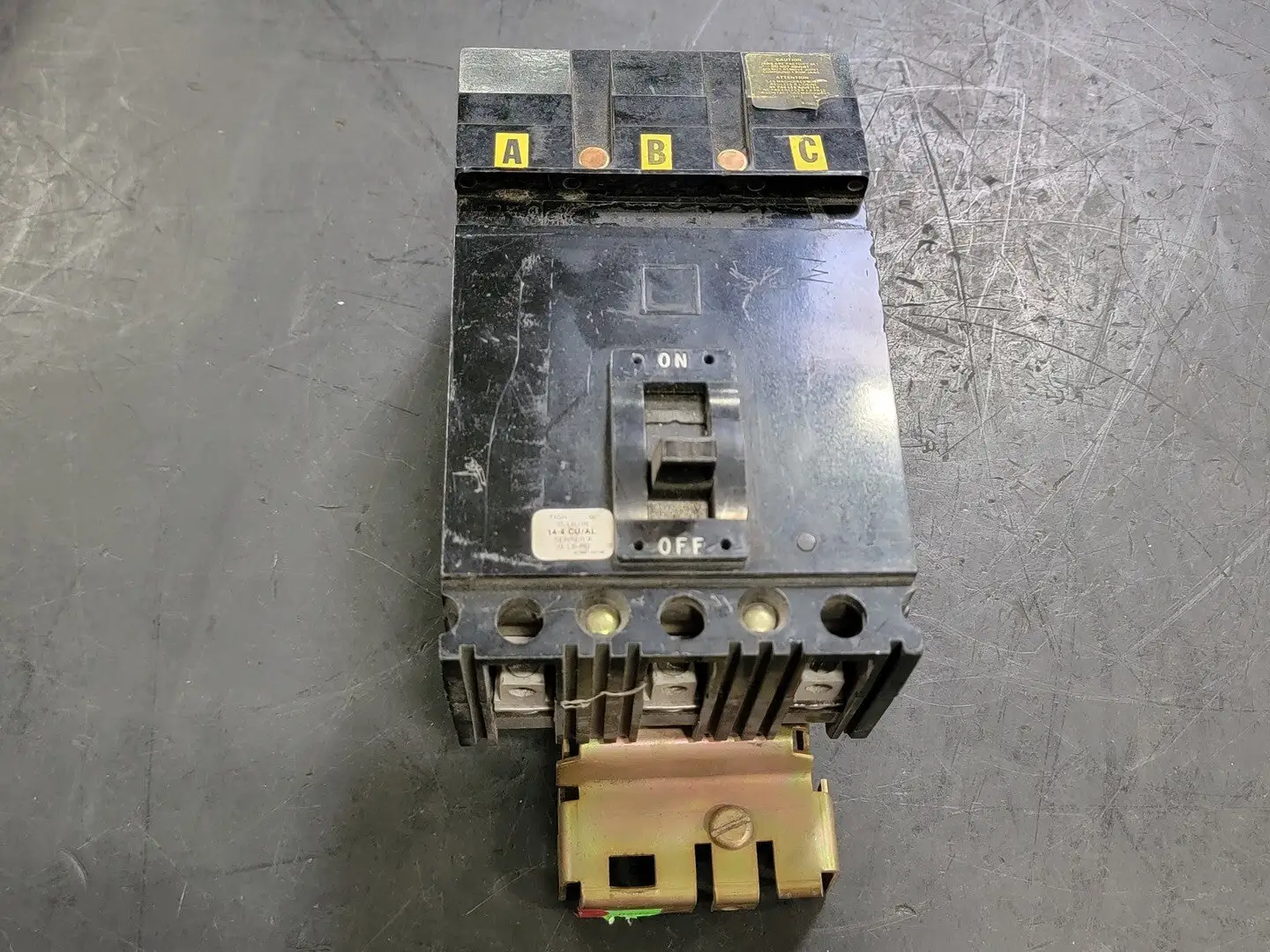 20 Amp, 3 Pole, 120/240 volts Circuit Breaker
