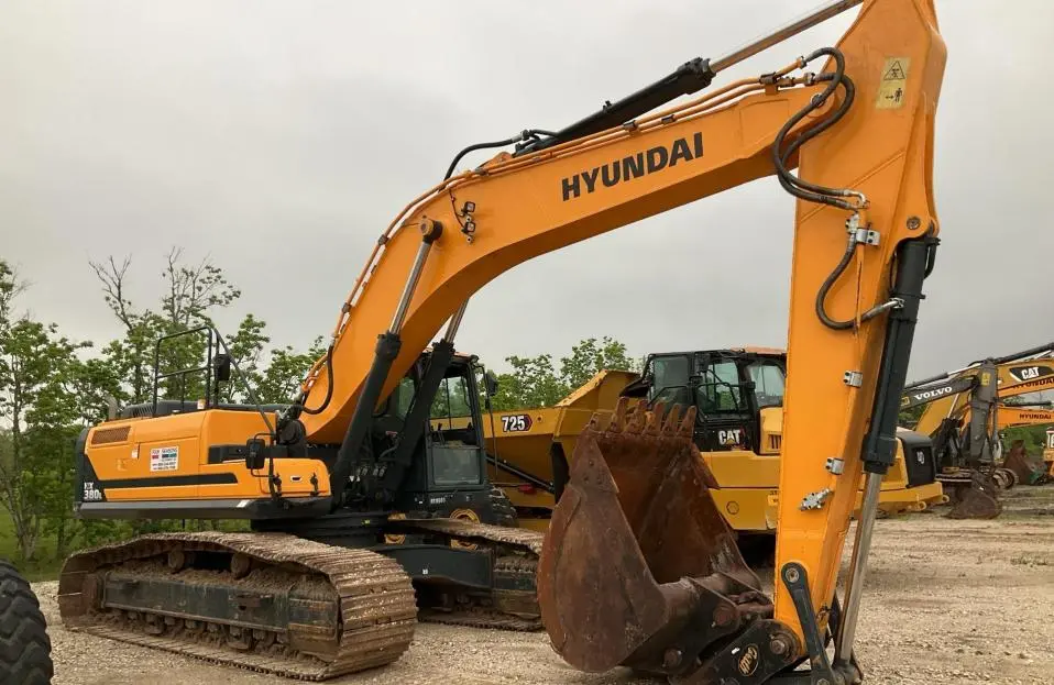 USED 2020 HYUNDAI HX380L