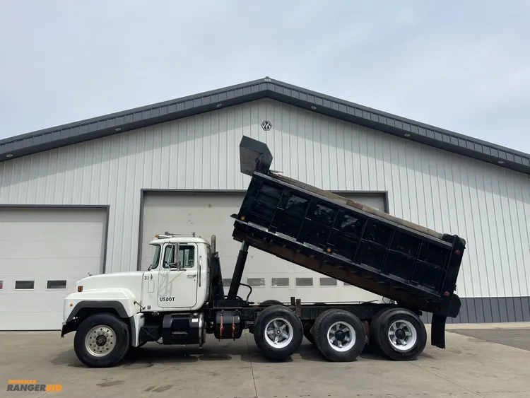 Used 1995 MACK RD688S TRI-AXLE Dump trucks Michigan US | Miedema Asset Management Group #1437008