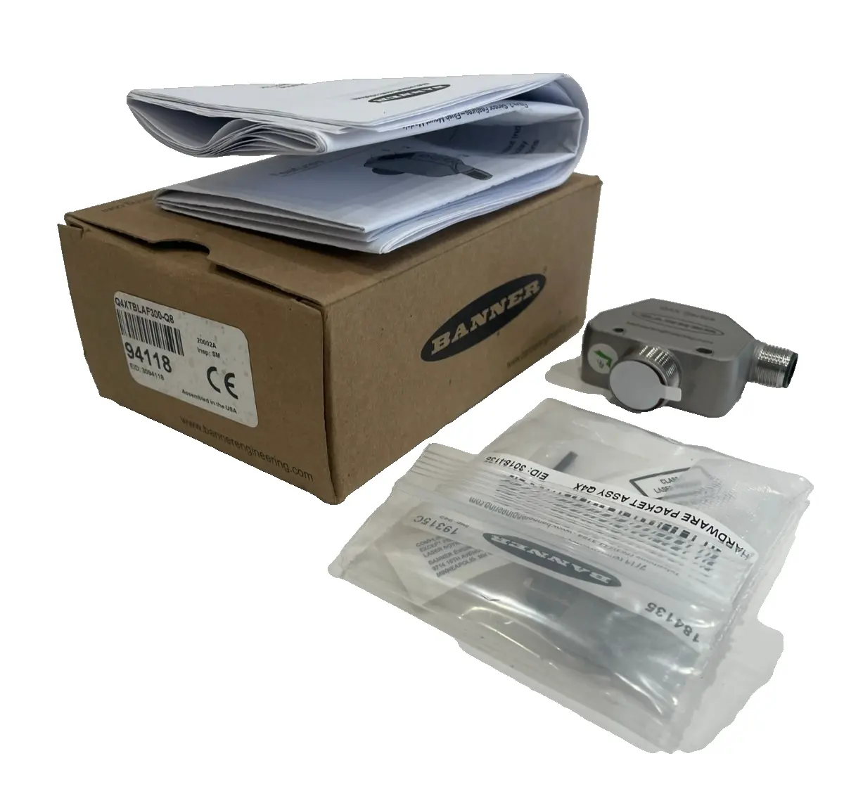 NEW BANNER Q4XTBLAF300-Q8 PHOTO ELECTRIC SENSOR Q4XTBLAF300Q8