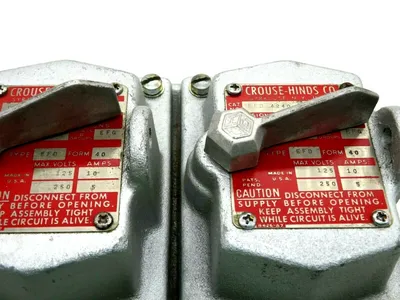 NEW CROUSE HINDS EFD-4240 DOUBLE CIRCUIT BREAKER ENCLOSURE EFD4240