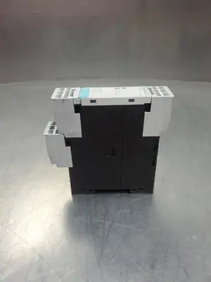 USED Siemens 3UG4512-2BR20 SIRIUS Relay, 160-690V