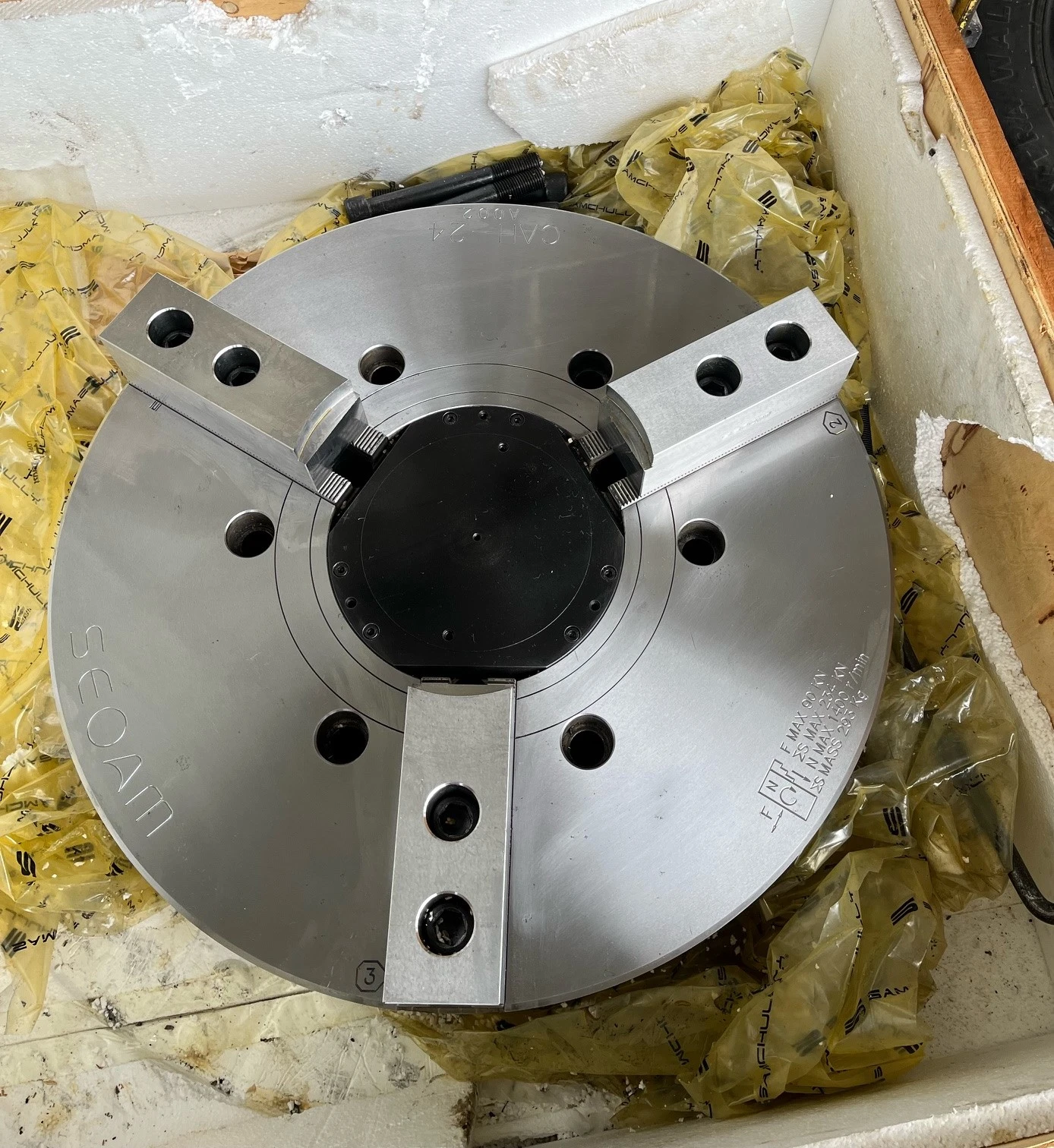 SEOAM 24” 3-JAW HYDRAULIC CHUCK