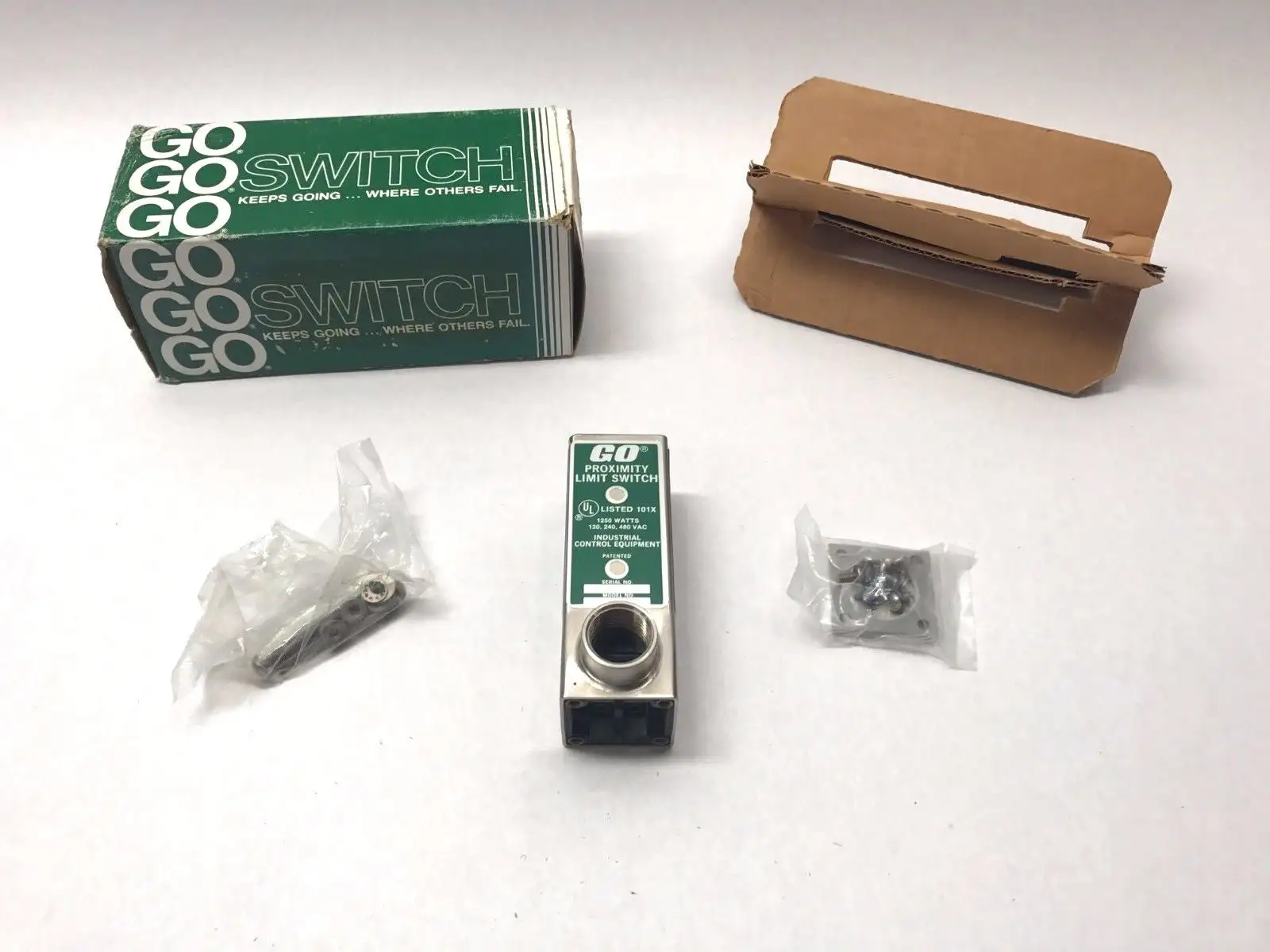 USED GO SWITCH HEAVY PILOT DUTY PROXIMITY LIMIT SWITCH SENSOR