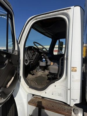 Used 2005 FREIGHTLINER BUSINESS CLASS M2 26' BOX TRUCK Box trucks Ohio US | Miedema Asset Management Group #1709406
