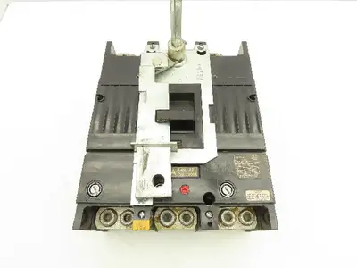General Electric Circuit Breaker 250A 3 Pole 600V w/ Disconnect Handle