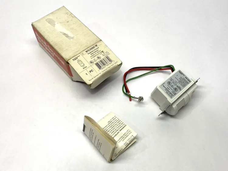 Used LEGRAND PASSIVE INFRARED WALL SWITCH Relays & Switches | Maverick Industrial Sales #1105512