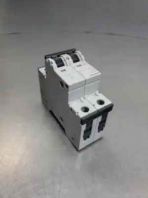 USED Siemens 5SY4201-7 Circuit Breaker, 1A, 2 Pole, 400V,