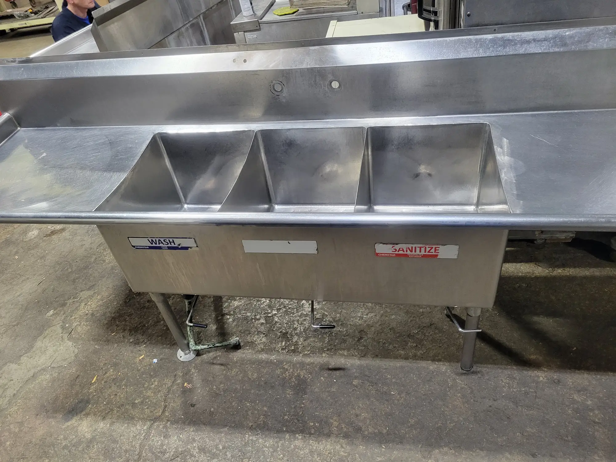 USED 3 COMP SINK 101" X 28" WITH 2 DRAINBOARD