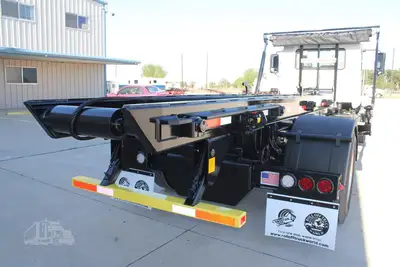 New | in-Stock 2025 MACK MD6 Hooklifts & Roll-Offs Texas US | Roll Off Truck World #1491908