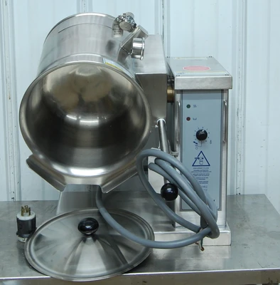 142-0165 Cleveland KET-3-T 3 Gallon Steam Jacketed Tilt Electric Soup Kettle
