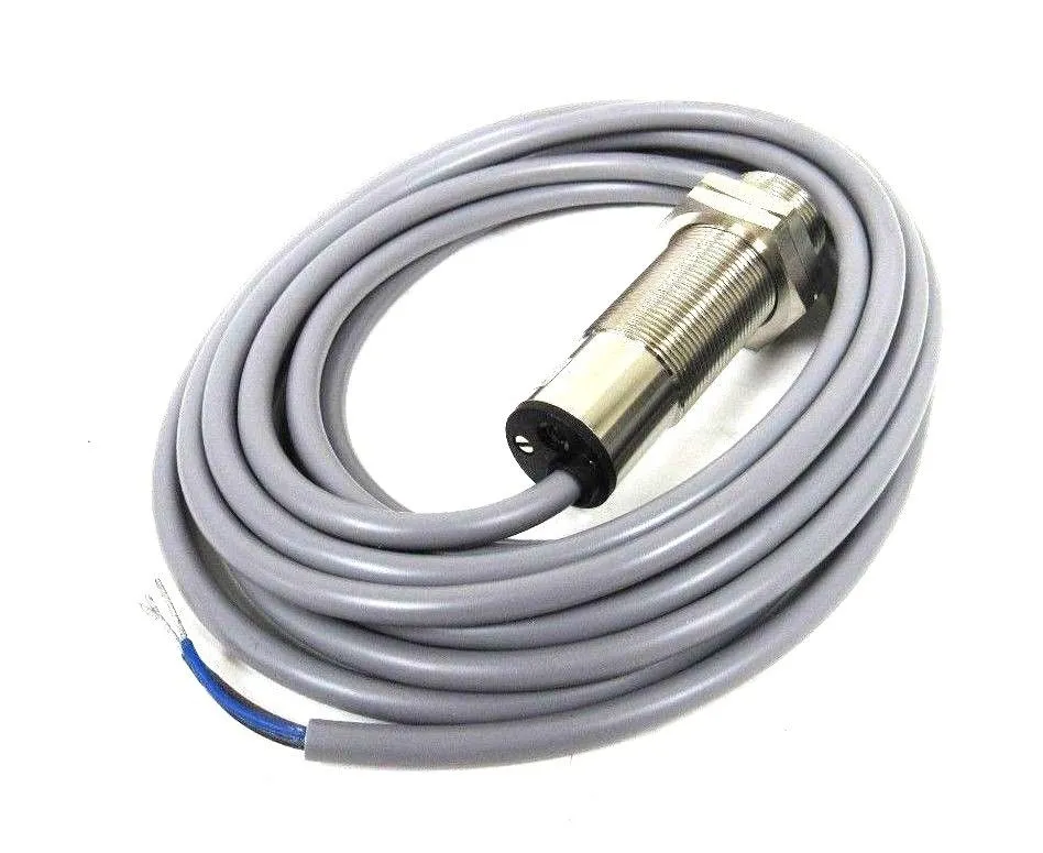 NEW BAUMER FZAM-18P1010 PHOTOELECTRIC SENSOR FZAM18P1010 K424