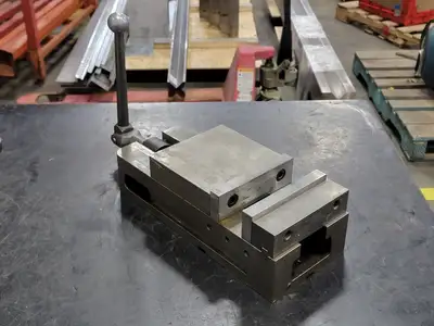 Precision Machine Vise w/ Jaws and Handle