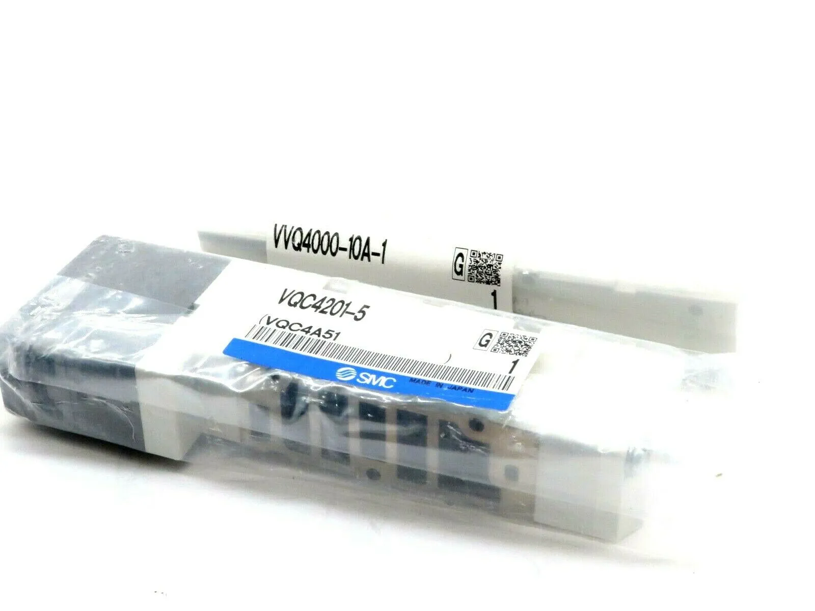 NEW SMC VQC4201-5 SOLENOID VALVE WITH VVQ400010A1 VQC42015