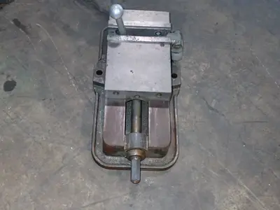 Kurt 6" Vise