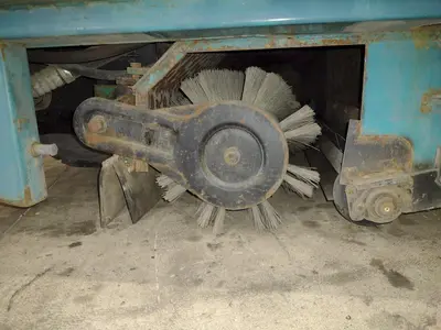 TENNANT MODEL #360 POWERED FLOOR SWEEPER: STOCK #21128