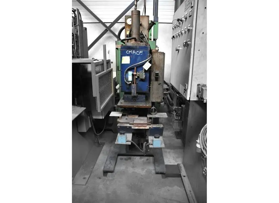 USED GURY 15 TON