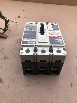 Westinghouse HMCP 3 Pole 100A Circuit Breaker w/ Operator Switch 600V 250V