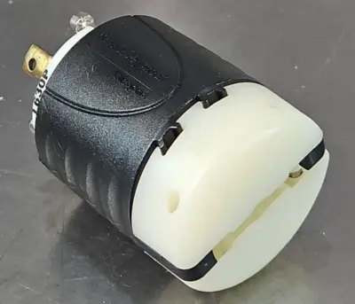 Pass & Seymour L630-P Yellow Turn Lock Twist Locking Plug 30A 250V loc4C2