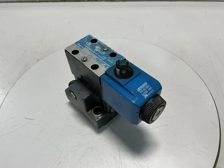 Used VICKERS DG4V-3-2A-M-U-HL7-60 Valves/Fittings Michigan US | Ideal Machinery #692929