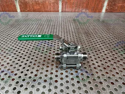 USED INLINE INDUSTRIES STAINLESS STEEL BALL VALVE W/ 1/2" SANITARY FITTING