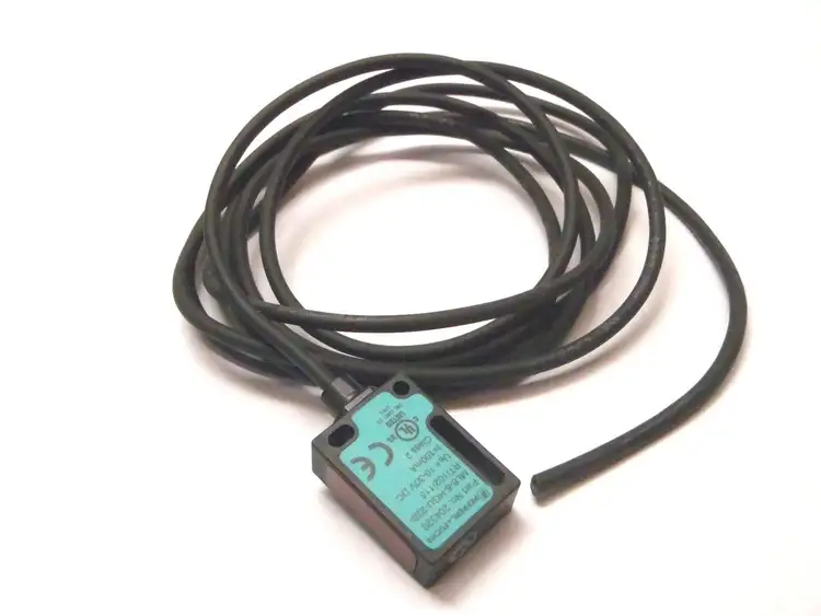 New | in-Stock Pepperl + Fuchs Convergent Mode Sensor ML8-8-HGU-220-RT/102/115 Photoelectric Sensors Michigan US | Maverick Industrial Sales #1400420