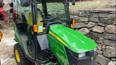 USED 2025 Deere 1025R