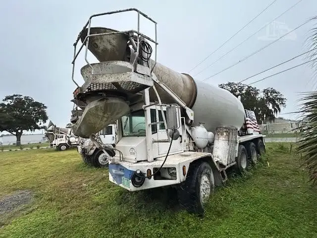 Used 2014 INDIANA PHOENIX CONCRETE MIXER Concrete Mixer Trucks Florida US | Big D Heavy Equipment #1556993