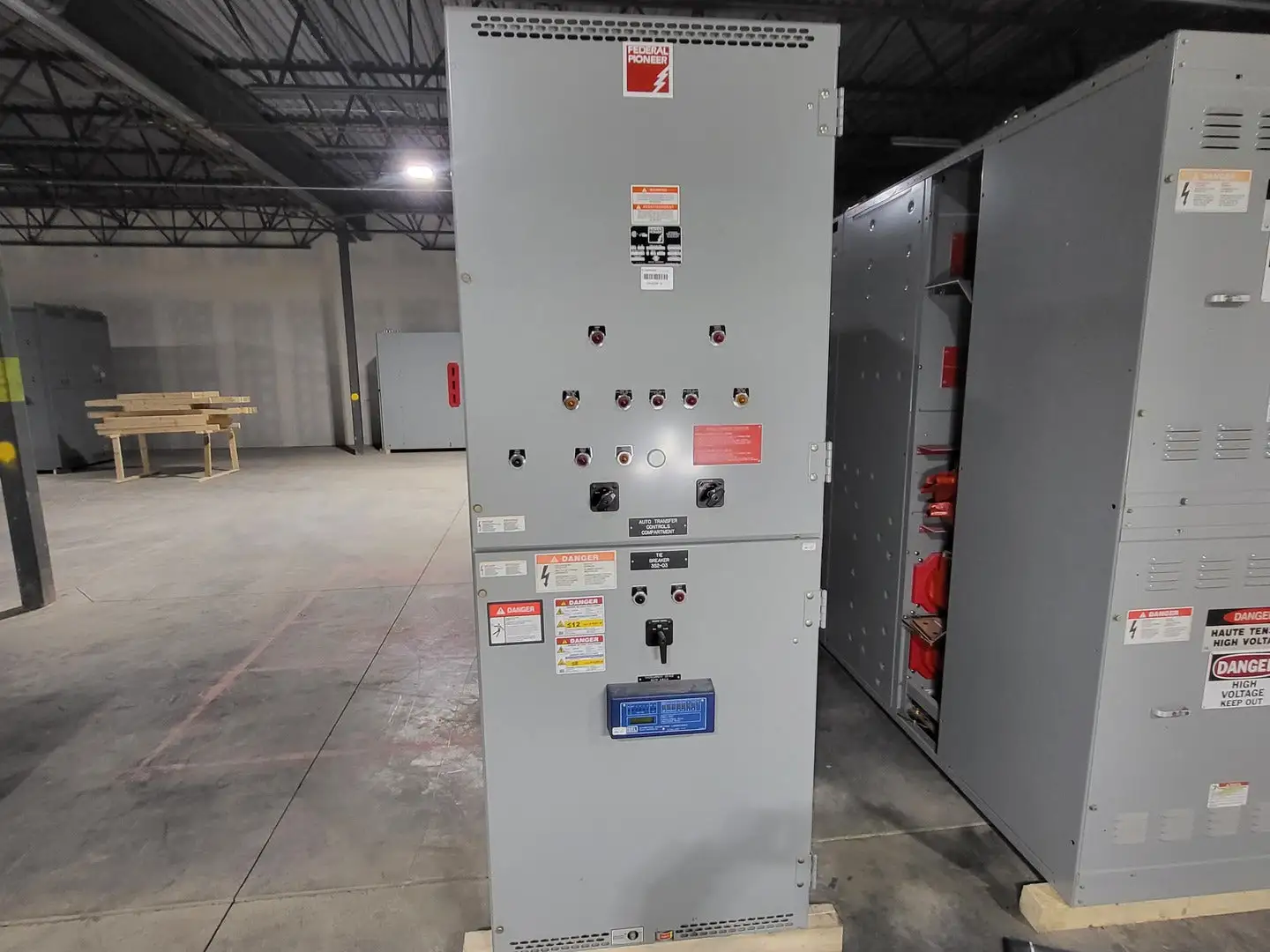 Used FEDERAL PIONEER V5D3233Y000 Switchgears British Columbia CA | Lenmark #835484