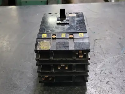 20 Amp, 3 Pole, 120/240 volts Circuit Breaker