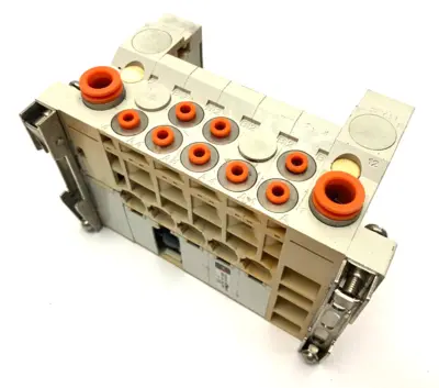 VV5Q11-05N3FS0-D0RS | SMC  Plug In Manifold Assembly 5-Port - Used