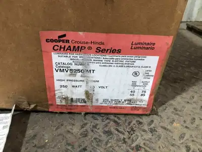 Cooper Crouse-Hinds VMVS250/MT Luminaire for Hazardous Locations 250W -NIB