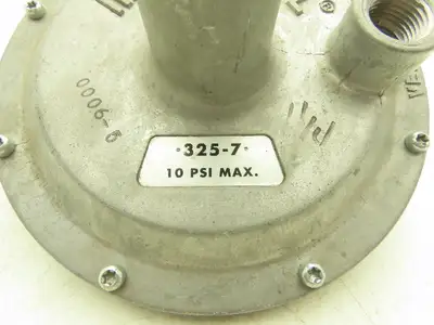 Maxitrol 325-7 Gas Service Regulator 10psi Max 1-1/4"NPT