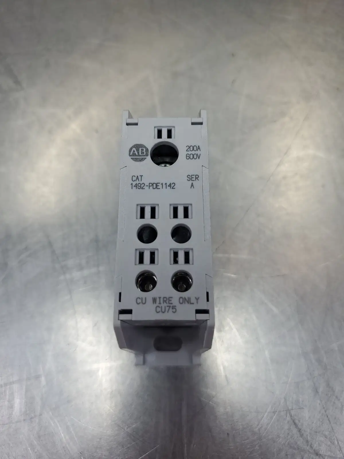ALLEN BRADLEY 1492-PDE1142 SER.A 200A 600V POWER DISTRIBUTION BLOCK. 4E-4