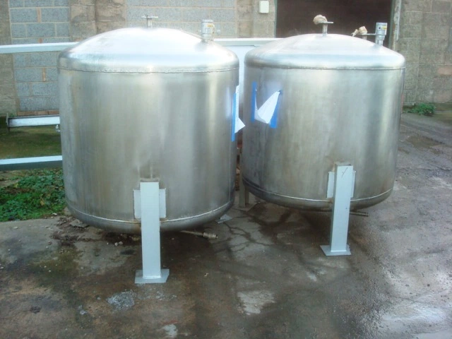 1000L S/S Vertical Enclosed Tank