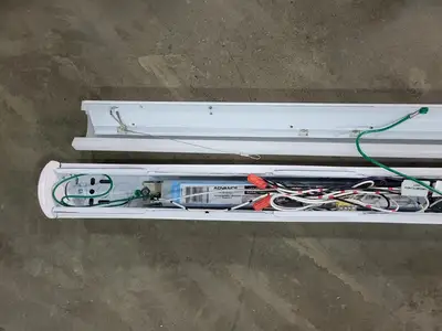 NEW DAY-BRITE FSS470L840-UNV