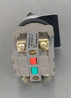 IDEC 604444-R Selector Switch Black Loc4E6
