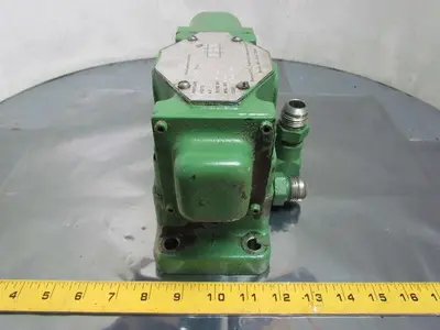 Rexnord 1/2" Hydraulic Directional Valve Subplate 115V Solenoid 3000 PSI 1/2"NPT