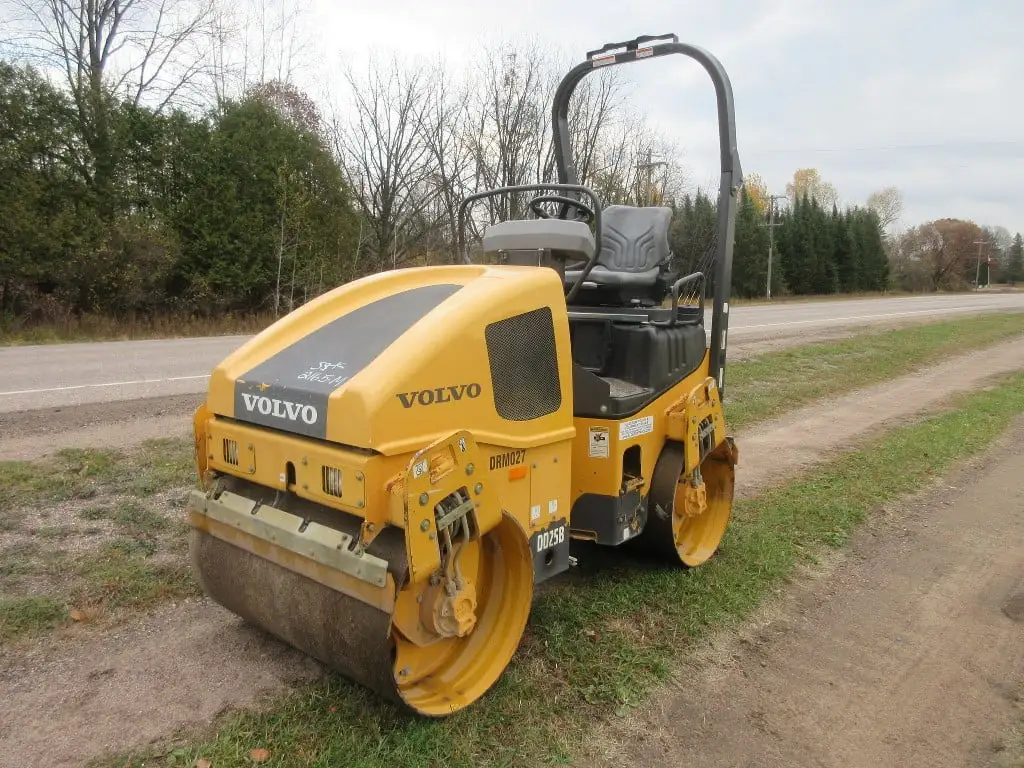 USED 2025 Volvo DD25B