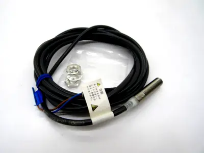 NEW OMRON E2E-X1R5Y1 PROXIMITY SENSOR E2EX1R5Y1