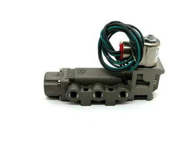 NEW VERSA VSG-4322-316-HT-PC-U-A120 4 WAY VALVE VSG-4322-316-HT-PC-U-A120