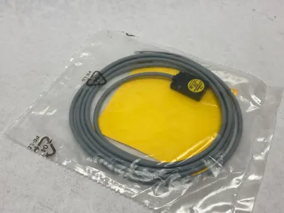 26200, BC5-Q08-AP6X2/S250 | Turck BC5-Q08-AP6X2/S250 Rectangular Capacitive Sensor 5mm Sn 10-30VDC 26200 - New