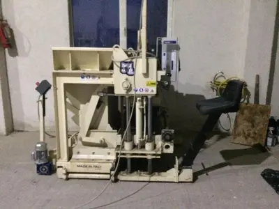 Used 2012 BULLDOG SPARTS INTERNATIONAL 3 AT A TIME Block Making Machines Quebec CA | DIT Equip #1412361