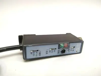 Used KEYENCE FIBER AMPLIFIER, CABLE TYPE, PNP 250 MICROSECONDS Cable & Wire | Maverick Industrial Sales #1121091