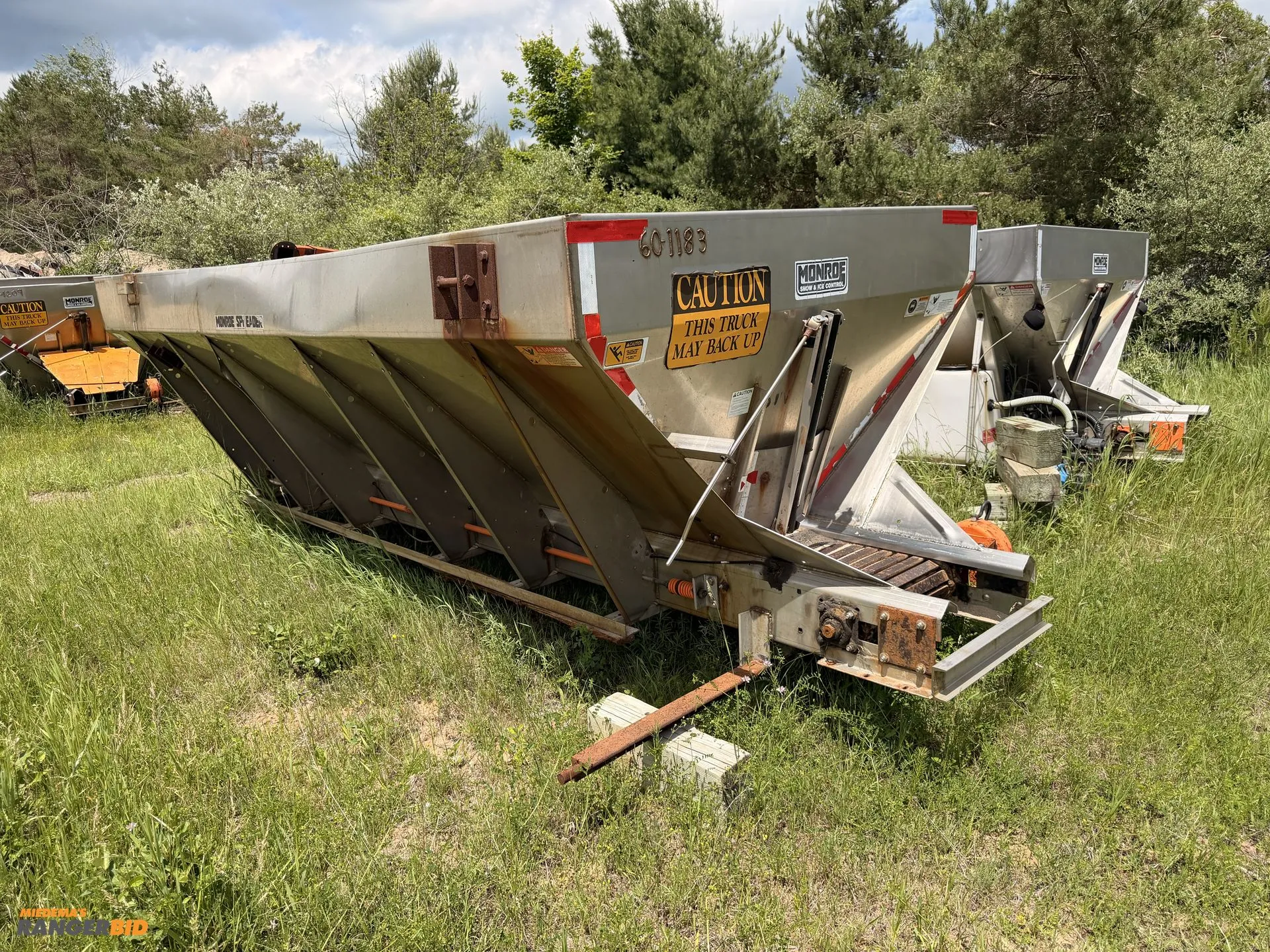 Used MONROE 14' SALT / SAND SPREADER Dry Spreaders Michigan US | Miedema Asset Management Group #1282468