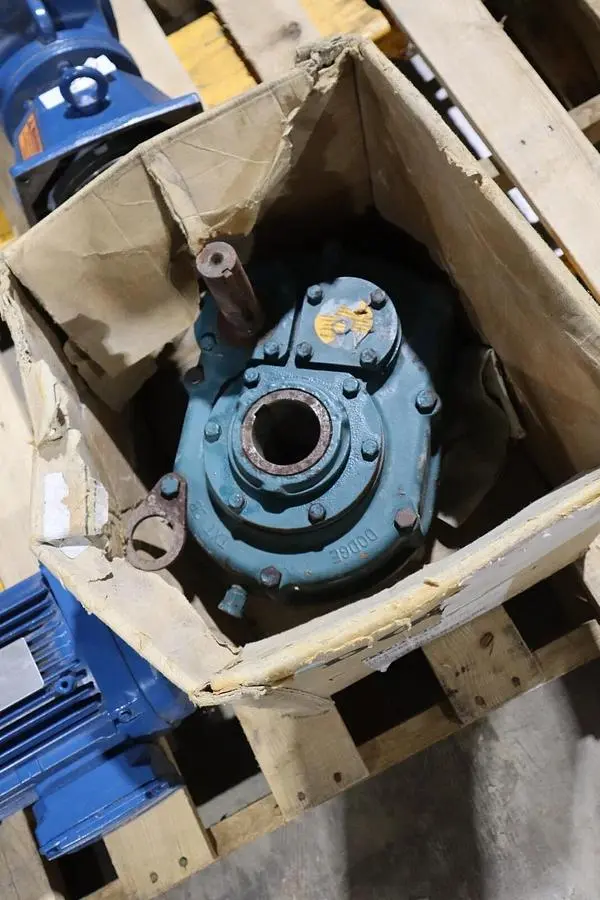 NEVER USED-DODGE 243514 TXT325BS TORQUE-ARM FLANGE MOUNT SPEED REDUCER STK HS27